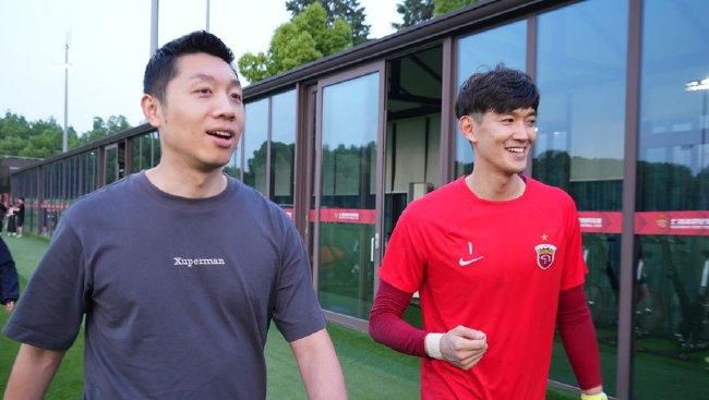 第47分钟，埃尔莫索前场左路挑传到禁区内，格列兹曼前点包抄凌空抽射，球击中立柱弹出！